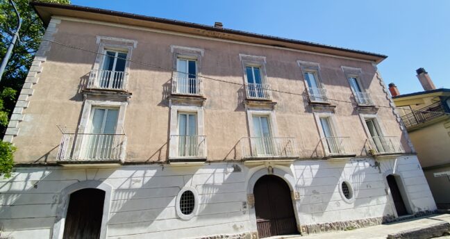 Monteforte Irpino, Palazzo Storico